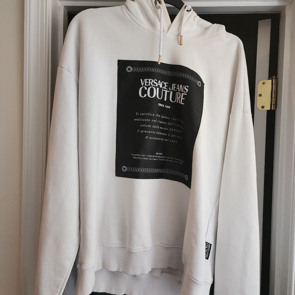 Versace - Picture 4 of 7